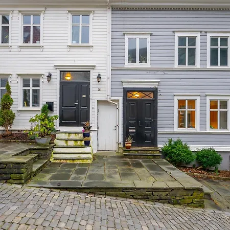 Modern In 1840-building At Nordnes Apartment *