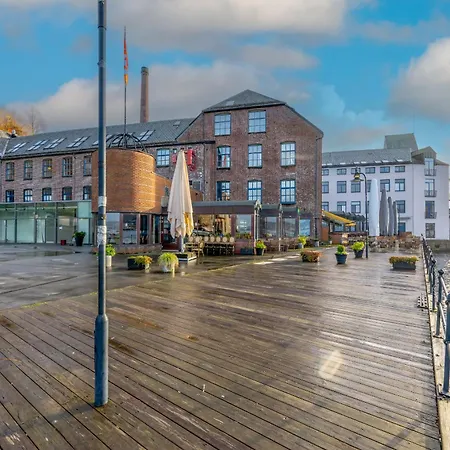 Modern In 1840-building At Nordnes 아파트 베르겐