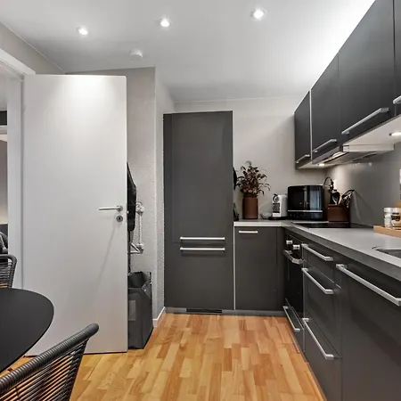 Modern In 1840-building At Nordnes * Μπέργκεν