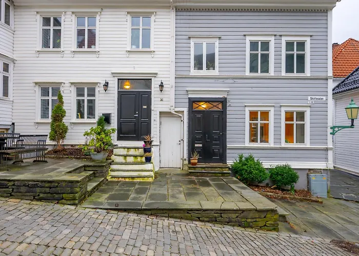 Modern In 1840-building At Nordnes Apartment *