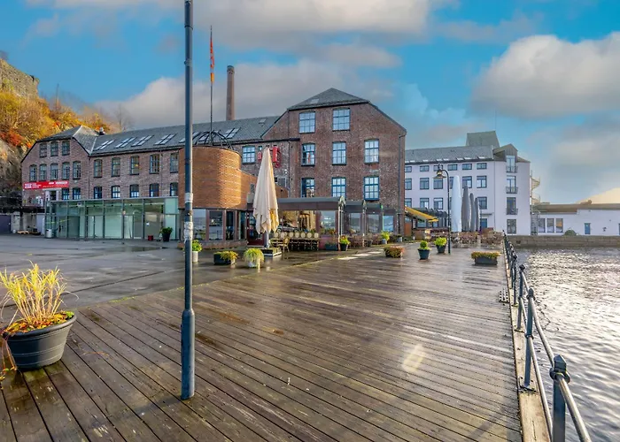 Modern In 1840-building At Nordnes 아파트 베르겐