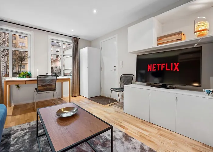 Modern In 1840-building At Nordnes 아파트