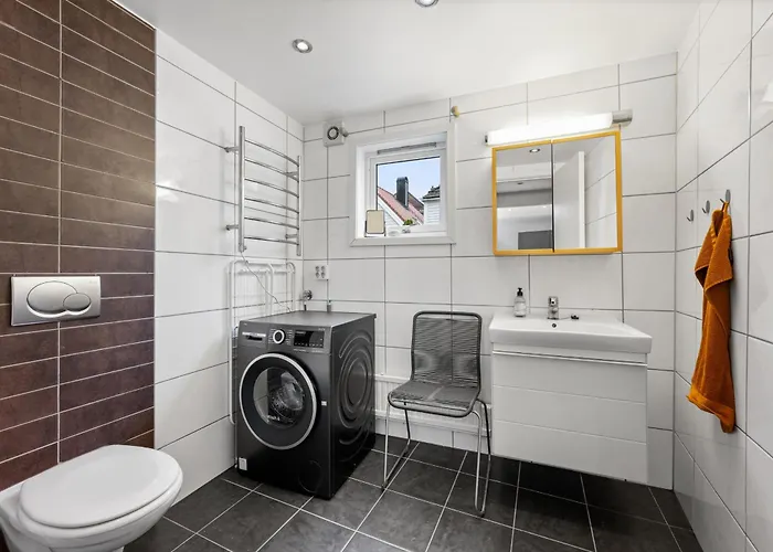 Lägenhet Modern In 1840-building At Nordnes